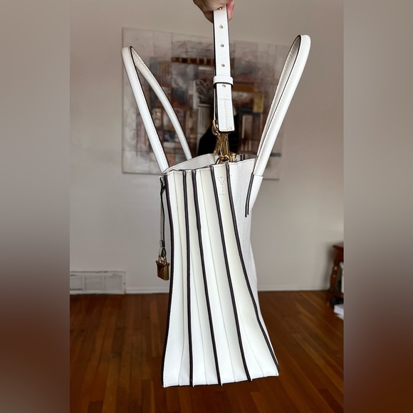 Michael Kors white pebbled leather (EUC) accordion tote- purse - Picture 8 of 17